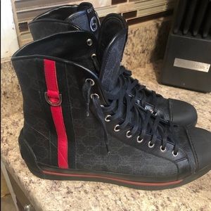100% Authentic Men’s Gucci Gym Shoes